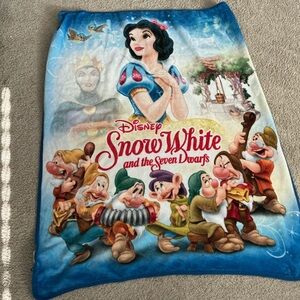The Northwest Company Disney Snow White and the Seven Dwarfs Plush throw